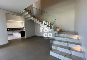 Foto 1 de Casa de Condomínio com 4 Quartos à venda, 354m² em Jardim Versailles, Uberlândia