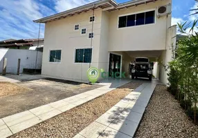 Foto 1 de Casa com 4 Quartos para alugar, 215m² em Rio Bonito, Joinville