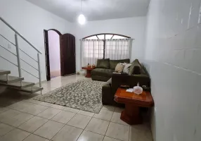 Foto 1 de Casa com 3 Quartos à venda, 167m² em Alves Dias, São Bernardo do Campo