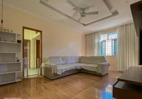 Foto 1 de Casa com 3 Quartos à venda, 250m² em Olaria, Rio de Janeiro