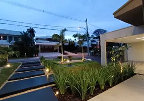 Foto 1 de Casa de Condomínio com 4 Quartos à venda, 564m² em Condomínio do Lago, Goiânia