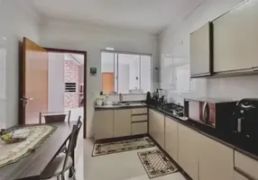 Foto 1 de Casa com 3 Quartos à venda, 120m² em Vila Carmosina, São Paulo