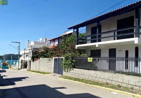 Foto 1 de Casa com 4 Quartos para alugar, 260m² em Centro, Bombinhas