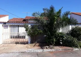 Foto 1 de Casa com 3 Quartos para alugar, 69m² em Setor Goiânia 2, Goiânia