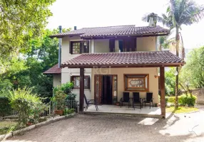 Foto 1 de Casa com 3 Quartos à venda, 349m² em Vila Nova, Porto Alegre