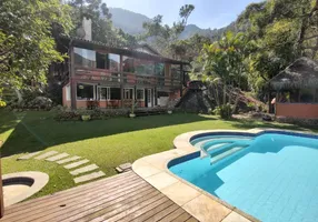 Foto 1 de Casa de Condomínio com 3 Quartos à venda, 2250m² em Fazenda Inglesa, Petrópolis