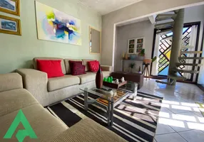 Foto 1 de Casa com 4 Quartos à venda, 264m² em Garcia, Blumenau