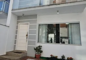 Foto 1 de Sobrado com 3 Quartos à venda, 136m² em Centro, Balneário Camboriú