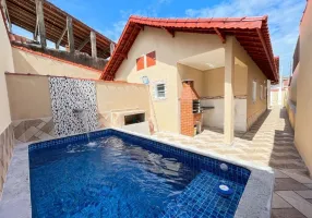 Foto 1 de Casa com 2 Quartos à venda, 61m² em Vila Loty, Itanhaém
