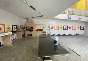 Foto 1 de Sobrado com 3 Quartos para alugar, 340m² em Vila Mazzei, São Paulo