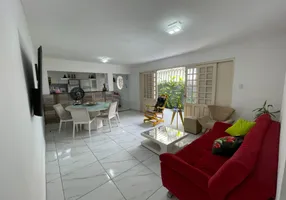 Foto 1 de Casa com 4 Quartos para venda ou aluguel, 326m² em Casa Forte, Recife