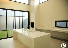 Foto 1 de Casa com 3 Quartos à venda, 212m² em Shopping Park, Uberlândia
