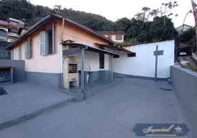 Foto 1 de Casa com 2 Quartos para alugar, 90m² em Castelanea, Petrópolis