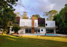 Foto 1 de Casa com 4 Quartos para venda ou aluguel, 800m² em Moinho Velho, Embu das Artes