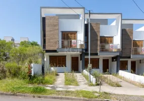 Foto 1 de Casa com 3 Quartos para alugar, 180m² em Guarujá, Porto Alegre