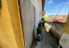 Foto 1 de Casa com 2 Quartos à venda, 400m² em Novo Progresso, Contagem