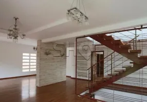Foto 1 de Sobrado com 4 Quartos para alugar, 309m² em Pacaembu, São Paulo