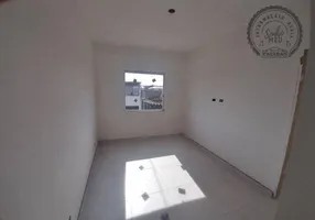 Foto 1 de Casa de Condomínio com 2 Quartos à venda, 60m² em Vila Tupi, Praia Grande