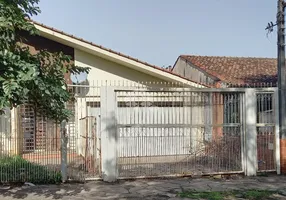 Foto 1 de Casa com 3 Quartos à venda, 180m² em Jardim Lindóia, Porto Alegre