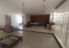 Foto 1 de Casa com 5 Quartos para alugar, 400m² em Centro, Uberlândia