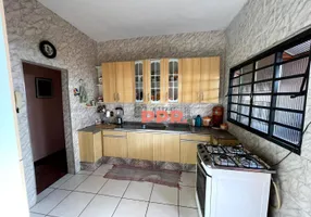 Foto 1 de Casa com 9 Quartos à venda, 275m² em Goiânia, Belo Horizonte