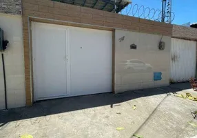 Foto 1 de Casa com 2 Quartos à venda, 70m² em Luzardo Viana, Maracanaú