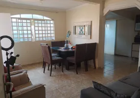 Foto 1 de Casa com 4 Quartos à venda, 672m² em Taguatinga, Brasília