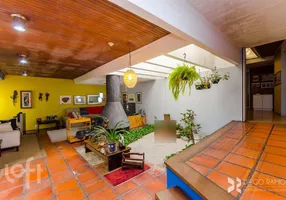 Foto 1 de Casa com 4 Quartos à venda, 250m² em Chácara das Pedras, Porto Alegre