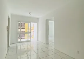 Foto 1 de Apartamento com 3 Quartos à venda, 70m² em Vila Nova, Porto Alegre