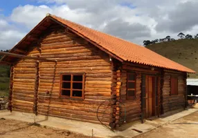 Foto 1 de Fazenda/Sítio com 2 Quartos à venda, 150m² em Dores do Paraibuna, Santos Dumont