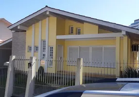 Foto 1 de Casa com 3 Quartos à venda, 400m² em Centro, Criciúma