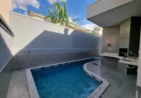 Foto 1 de Casa com 4 Quartos à venda, 200m² em Jardins Madri, Goiânia