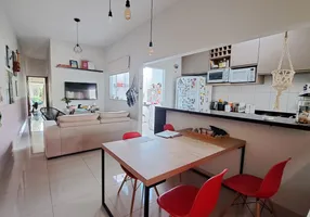 Foto 1 de Casa com 2 Quartos à venda, 86m² em Novo Mundo, Uberlândia