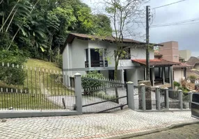 Foto 1 de Casa com 3 Quartos para alugar, 296m² em América, Joinville