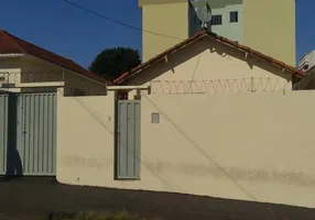 Foto 1 de Casa com 2 Quartos para alugar, 200m² em Cidade Jardim, São Carlos