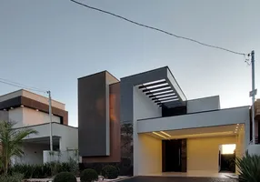 Foto 1 de Casa de Condomínio com 3 Quartos à venda, 200m² em Morada do Lago, Trindade