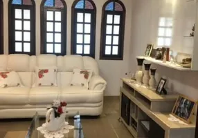 Foto 1 de Casa com 4 Quartos à venda, 213m² em Jardim Bom Pastor, Carapicuíba