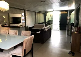 Foto 1 de Casa com 4 Quartos à venda, 165m² em São José Operário, Manaus