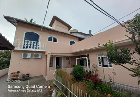 Foto 1 de Casa com 4 Quartos à venda, 251m² em Coqueiros, Florianópolis