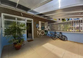Foto 1 de Casa com 2 Quartos à venda, 71m² em Embaré, Santos