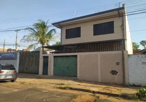Foto 1 de Casa com 4 Quartos para venda ou aluguel, 246m² em Jardim Veneza, Araraquara