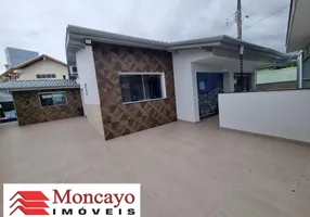 Foto 1 de Casa com 3 Quartos à venda, 327m² em Centro, Caraguatatuba