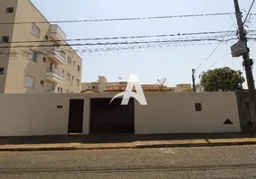 Foto 1 de Casa com 3 Quartos para alugar, 89m² em Santa Mônica, Uberlândia