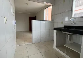 Foto 1 de Apartamento com 2 Quartos para alugar, 50m² em Arvoredo, Contagem