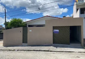 Foto 1 de Casa com 4 Quartos à venda, 170m² em Petropolis, Caruaru