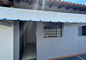 Foto 1 de Casa com 2 Quartos para alugar, 60m² em Vila Albuquerque, Campo Grande