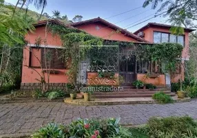 Foto 1 de Casa com 7 Quartos para alugar, 275m² em Carangola, Petrópolis