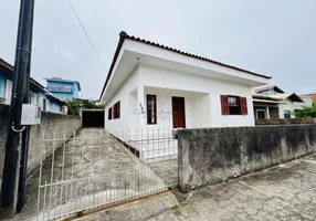 Foto 1 de Casa com 3 Quartos para alugar, 360m² em Vila Nova Alvorada, Imbituba