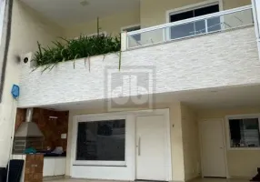 Foto 1 de Casa de Condomínio com 4 Quartos à venda, 230m² em Recreio Dos Bandeirantes, Rio de Janeiro