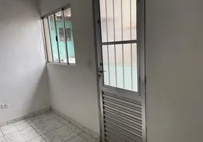 Foto 1 de Casa com 2 Quartos para alugar, 80m² em Cidade Tiradentes, São Paulo